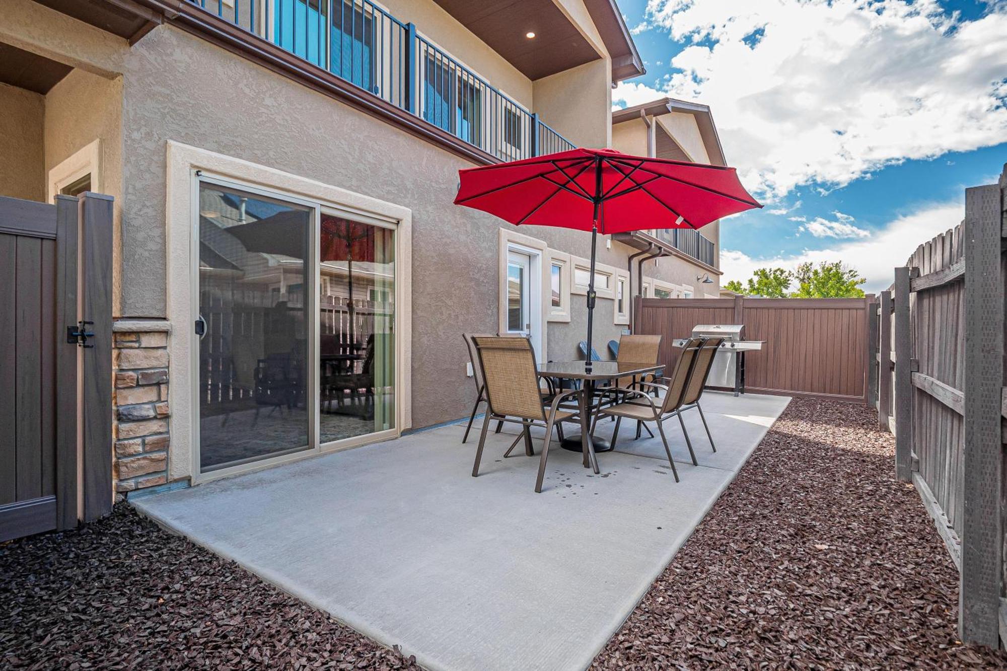 New! Sunrise Mesa- Modern W- Balcony Fenced Yard Apartamento Grand Junction Exterior foto