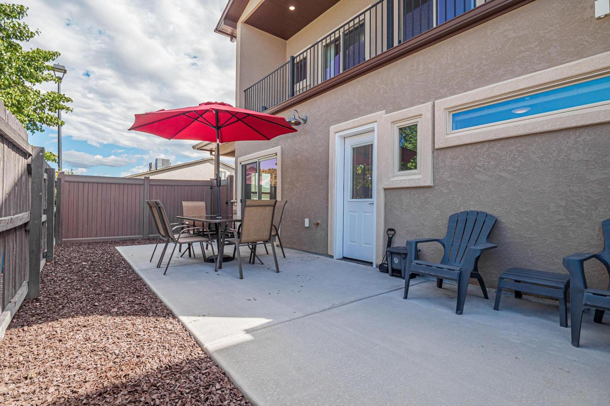 New! Sunrise Mesa- Modern W- Balcony Fenced Yard Apartamento Grand Junction Exterior foto