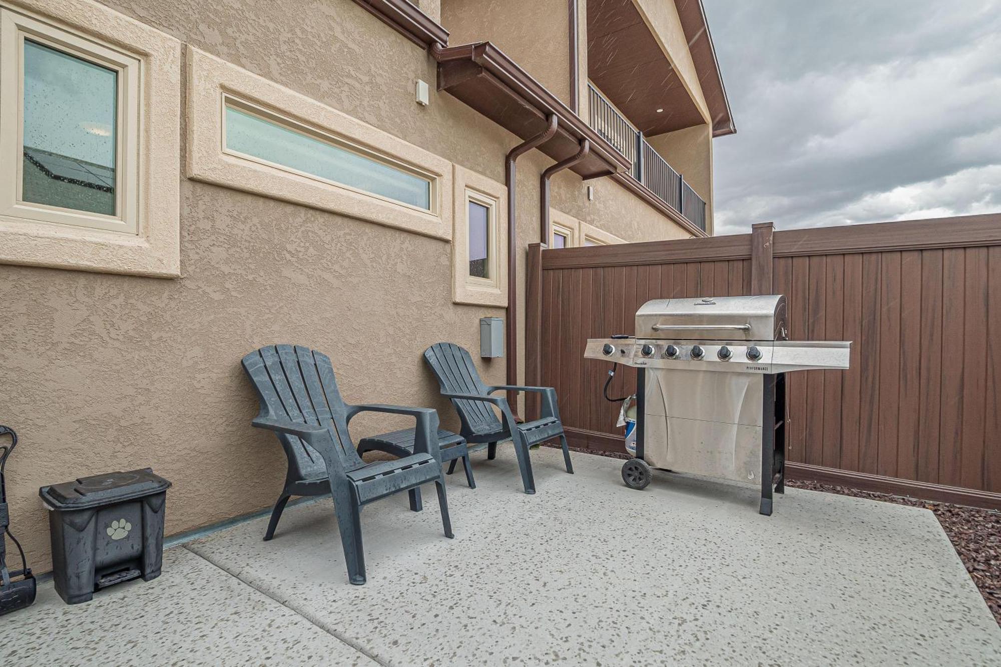 New! Sunrise Mesa- Modern W- Balcony Fenced Yard Apartamento Grand Junction Exterior foto