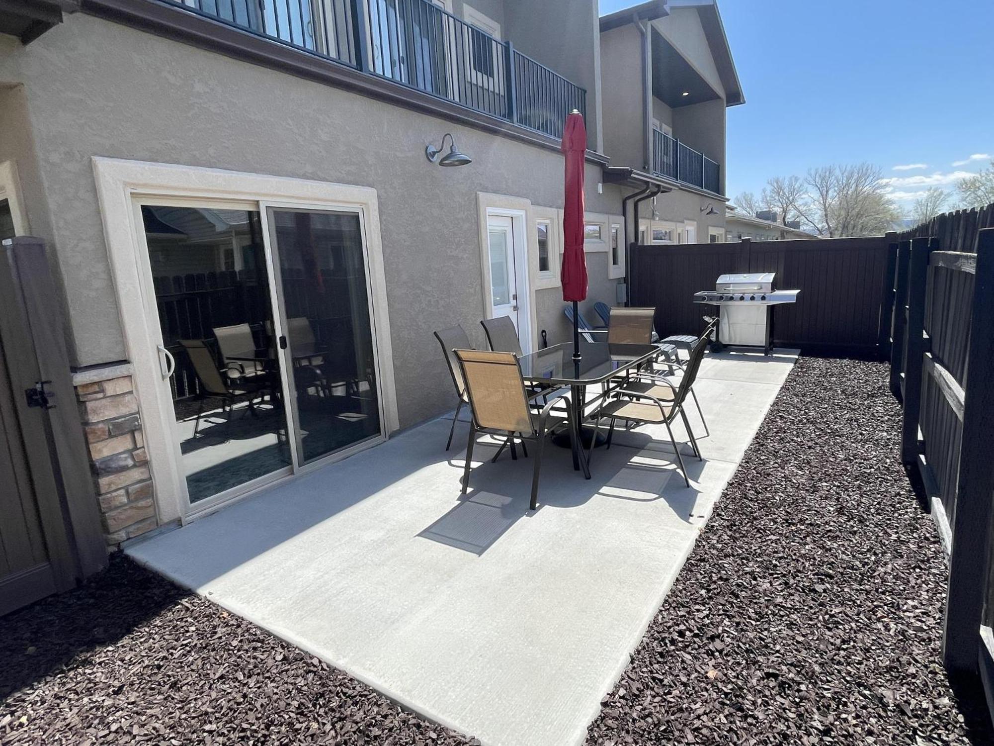 New! Sunrise Mesa- Modern W- Balcony Fenced Yard Apartamento Grand Junction Exterior foto